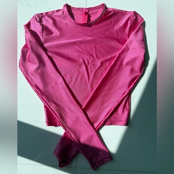 SKIMS- NWOT- SHINE JERSEY LONG SLEEVE CROPPED T-SHIRT-XS-HOT PINK - Picture 5 of 5